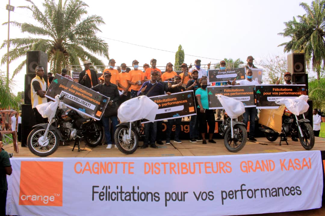 Kasaï oriental : remise des prix dont des motos aux abonnés et distributeurs de la société Orange