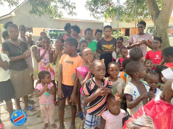 Kasaï oriental : Jeannette Longa remet des vivres à quelques orphelinats et centres d’hébergement de Mbujimayi
