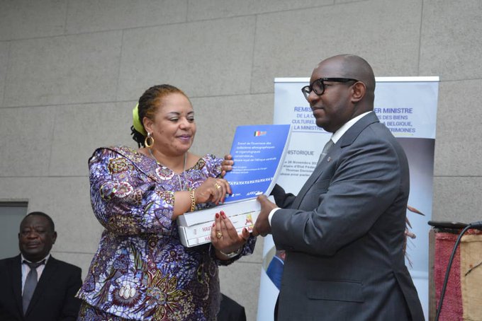 RDC: Jean-Michel Sama Lukonde remet des documents répertoriant 84 milles objets culturels au ministère de la culture