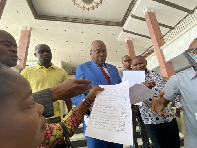 RDC : Steve Mbikayi à l’attaque, la constitution doit être révisée pour donner à Félix Tshisekedi 14 ans selon la volonté du peuple