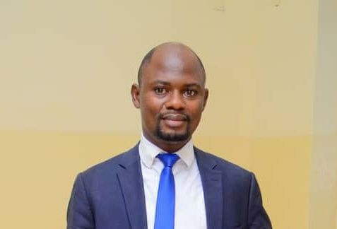 Kasaï oriental : le journaliste Sabin Misakabu Mbuyi plébiscité meilleur présentateur du journal parlé de la RTF/BM en 2021