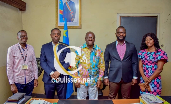 Kasaï oriental : le nouveau Directeur Régional Orange Grand Kasaï De Gaulle Olongo reçu par le maire de Mbujimayi