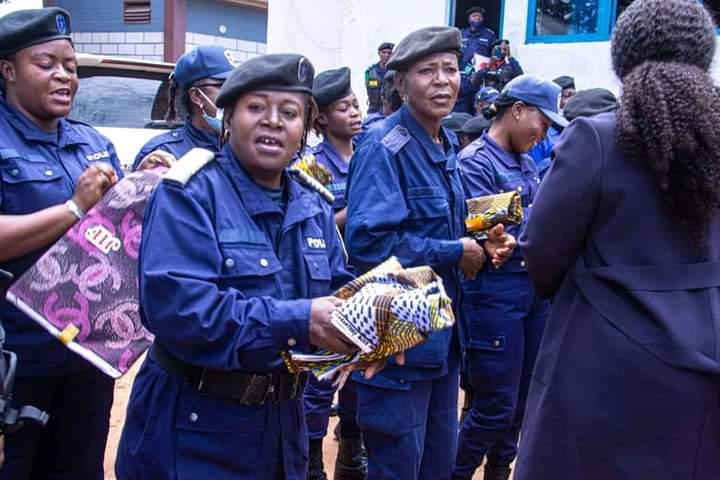 Lualaba : Fifi Masuka encourage les policières à faire plus dans leur service pour la nation