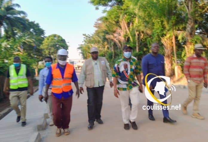 Kasaï oriental : l’assistant personnel du président Tshisekedi, Paul Mundela inspecte les travaux du projet TSHILEJELU