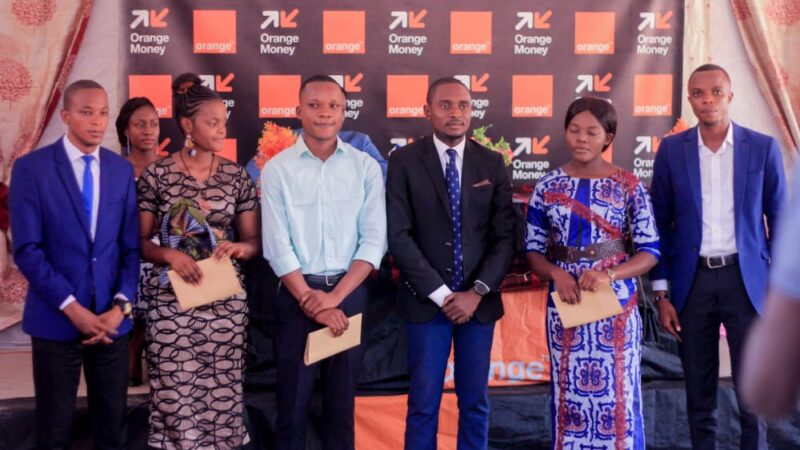 Kasaï oriental : la fondation Marcel Mulumba remet les prix d’encouragement à trois étudiants de l’Université de Mbujimayi
