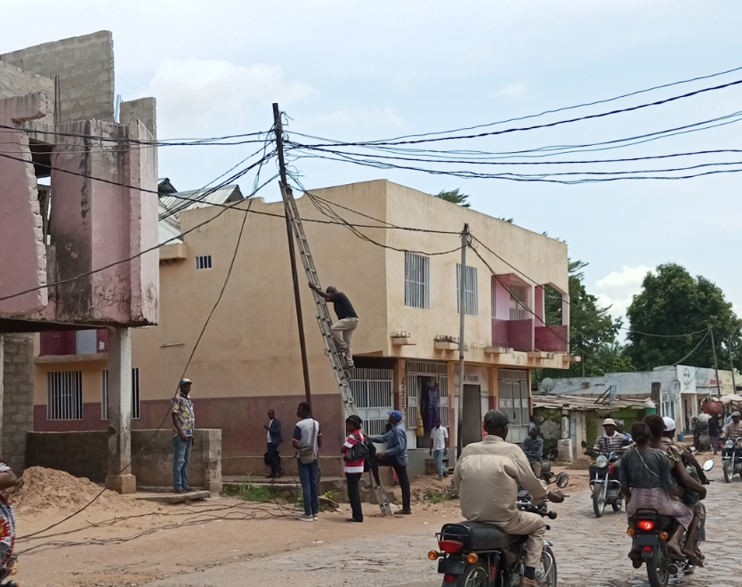 Kasaï oriental : l’Enerka mobilise ses équipes sur terrain pour entretenir les câbles électriques détruits par les pluies diluviennes