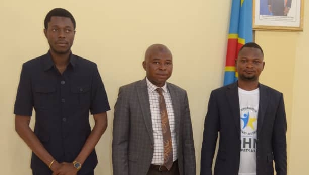 Kasaï oriental : le ministre provincial  de la justice Raphaël Kalala, gouverneur a.i a reçu en audience le secrétaire général de la Dynamique Henri Muzawu