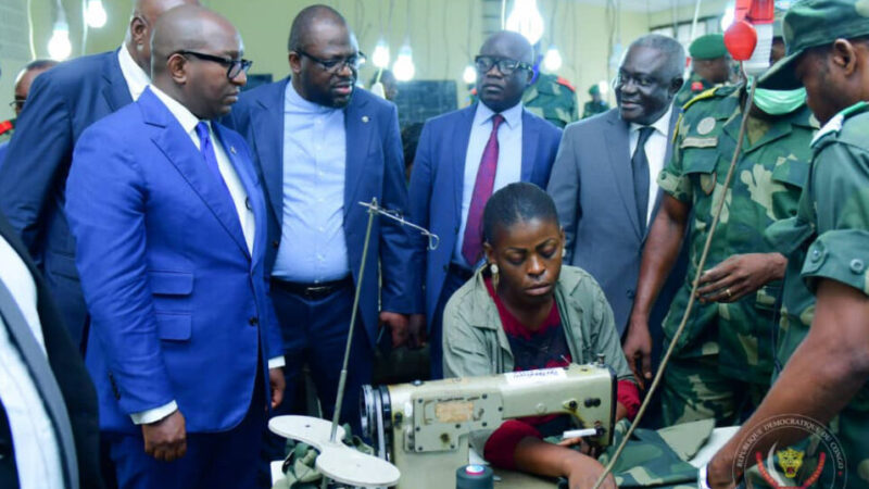 RDC : Jean-Michel Sama Lukonde a lancé les activités de l’atelier de confection des tenues militaires