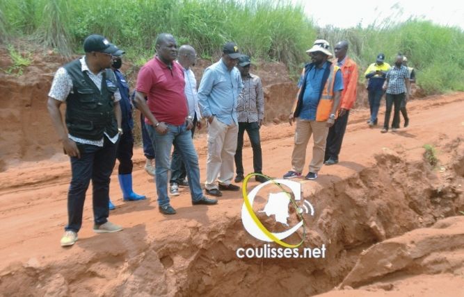 Kasaï oriental : l’assistant personnel de Félix Tshisekedi, Paul Mundela a inspecté la RN1 et les travaux de la voirie à Kabeya Kamwanga