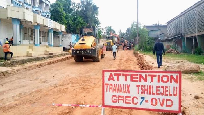 Kasaï oriental : projet TSHILEJELU, début des travaux de décaissement sur l’avenue Kalambayi Nzevu