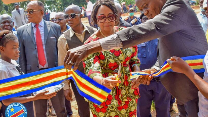 Kasaï oriental: Jeannette Longa inaugure deux écoles et la résidence officielle du chef de secteur KaKangayi à Miabi