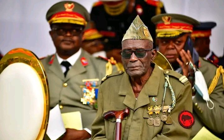 RDC: âgé de 100 ans, le soldat Albert Kunyuku Ngoma décoré par le Roi Philippe