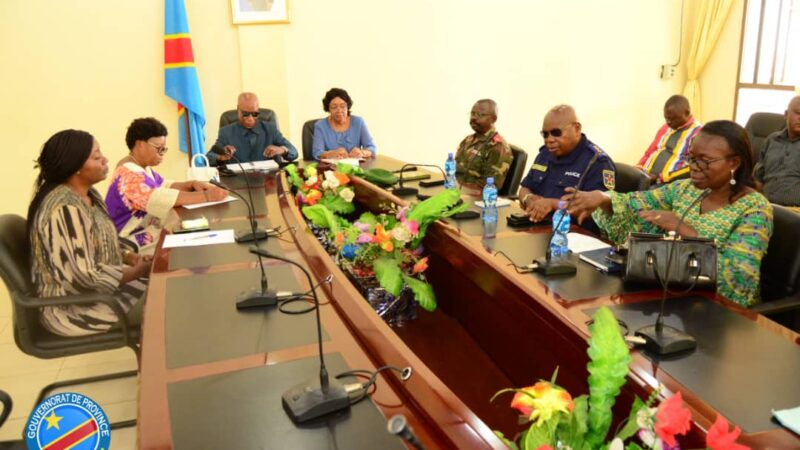Kasaï oriental : Jeannette Longa et Tharcisse Kabatusuila  en réunion de sécurité bipartite