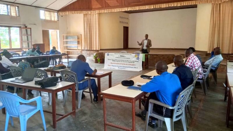 Kasaï oriental : une conférence-débat sur la situation sécuritaire à Mbujimayi, organisée par la structure RRSSJ