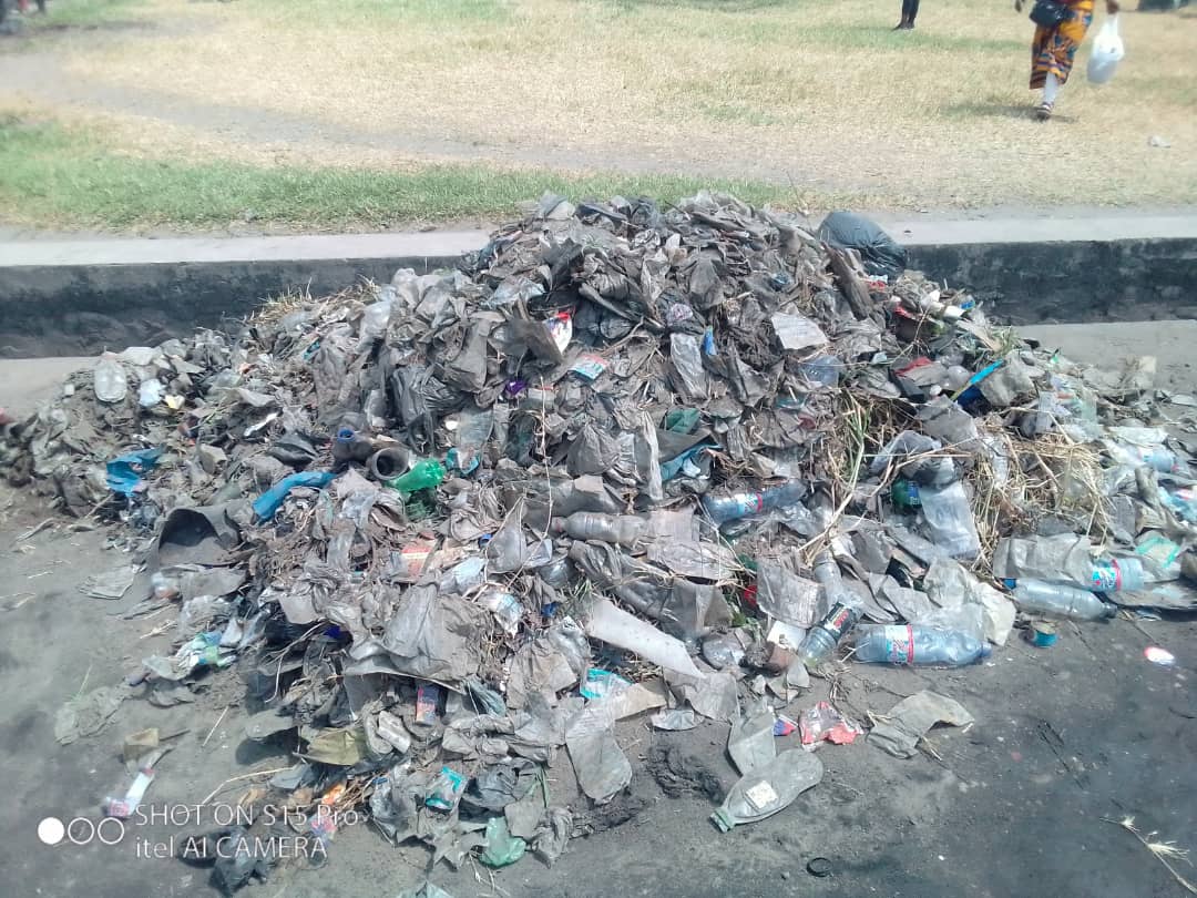 Kinshasa: ces déchets qui jonchent les rues de la commune de N’djili   deviennent inquiétants