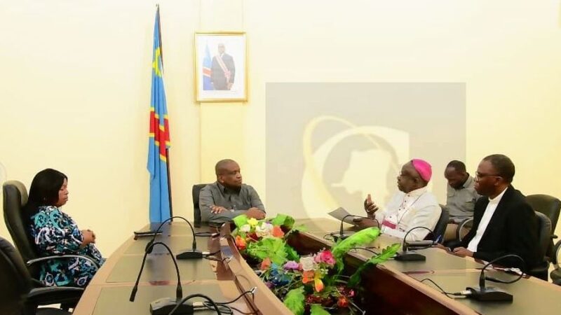 Kasaï oriental : l’état des lieux de la province au centre des échanges entre le Gouverneur Mathias Kabeya et Mgr Bernard Kasanda