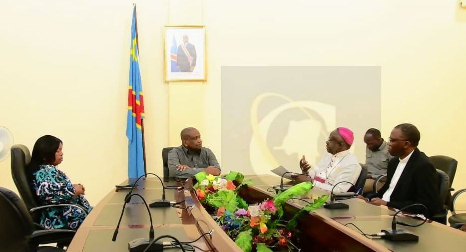 Kasaï oriental : l’état des lieux de la province au centre des échanges entre le Gouverneur Mathias Kabeya et Mgr Bernard Kasanda
