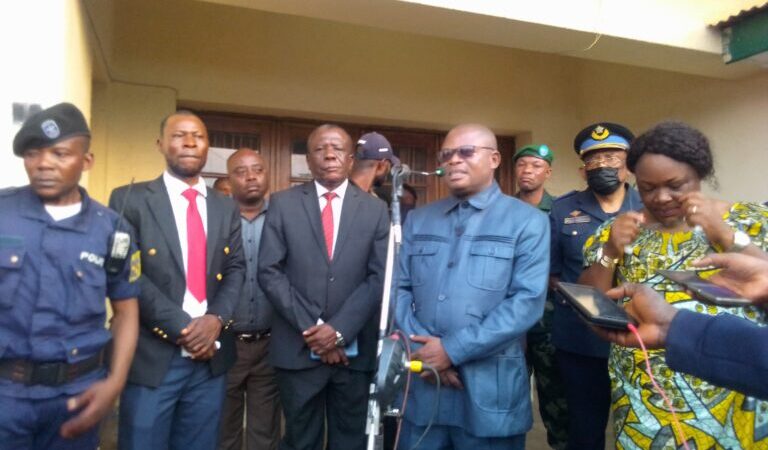 Kasaï central: de retour à Kananga, le vice-gouverneur Makita Mfuamba à Kananga, accueilli par les membres de  MUBABKUS