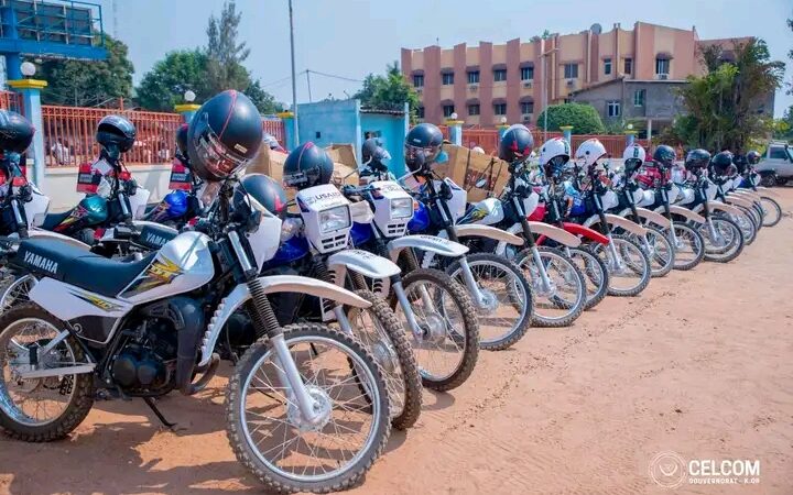 Kasaï oriental : des motos, vélos et équipements médicaux remis à la DPS par le biais du Gouverneur Mathias Kabeya
