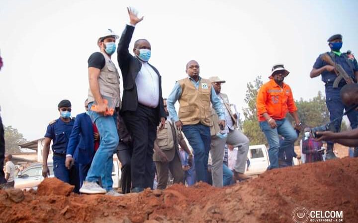 Kasaï oriental : le Gouverneur Mathias Kabeya inspecte les travaux des voiries urbaines sous la conduite de l&rsquo;OVD