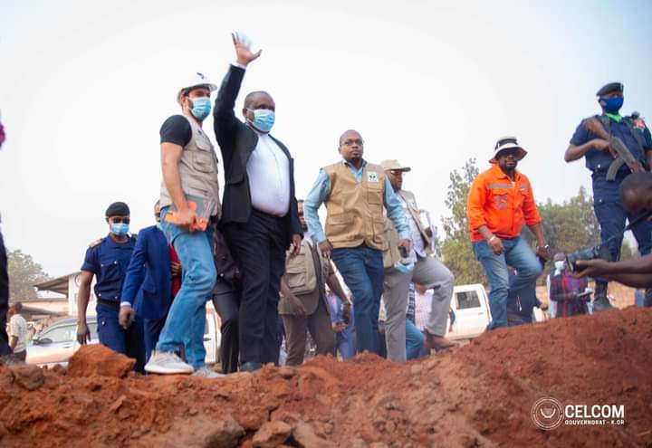 Kasaï oriental : le Gouverneur Mathias Kabeya inspecte les travaux des voiries urbaines sous la conduite de l&rsquo;OVD