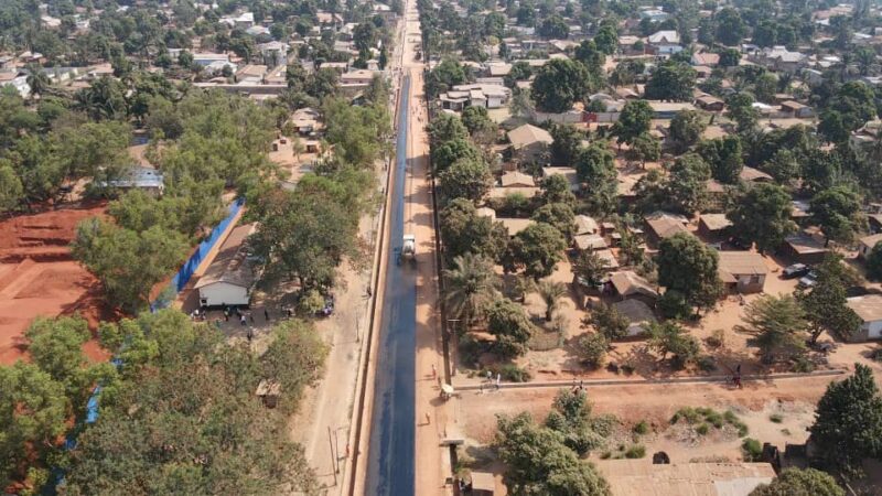 Kasaï oriental : début de  la phase d’imprégnation avant l’asphaltage sur l’avenue Lumumba