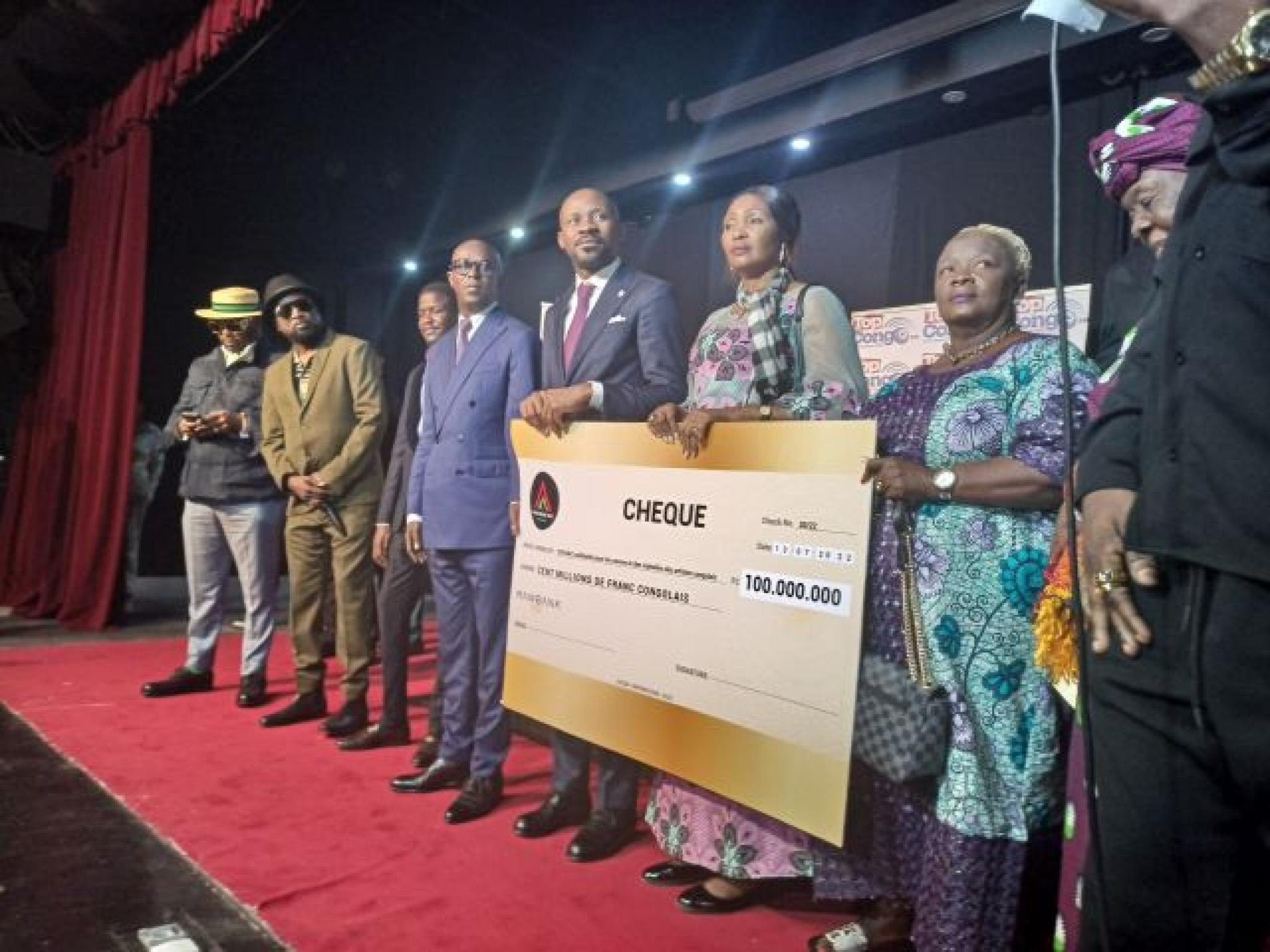 RDC : 50.000 USD des recettes du concert de Wenge 4×4 remis à 35 veuves des artistes