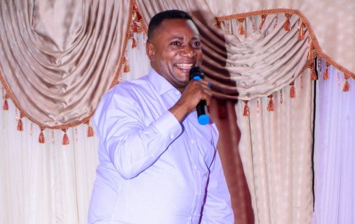 Kasaï oriental : « juillet du rire » première édition, le député national Ngoyi Kasanji dans son costume d’humouriste