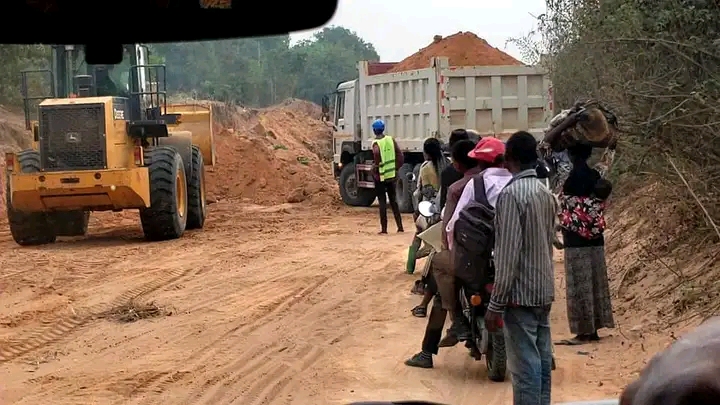 Kasaï oriental : construction de la route Mbujimayi-Kananga,  le FPI et l’entreprise SAMCRETE appuient sur l’accélérateur