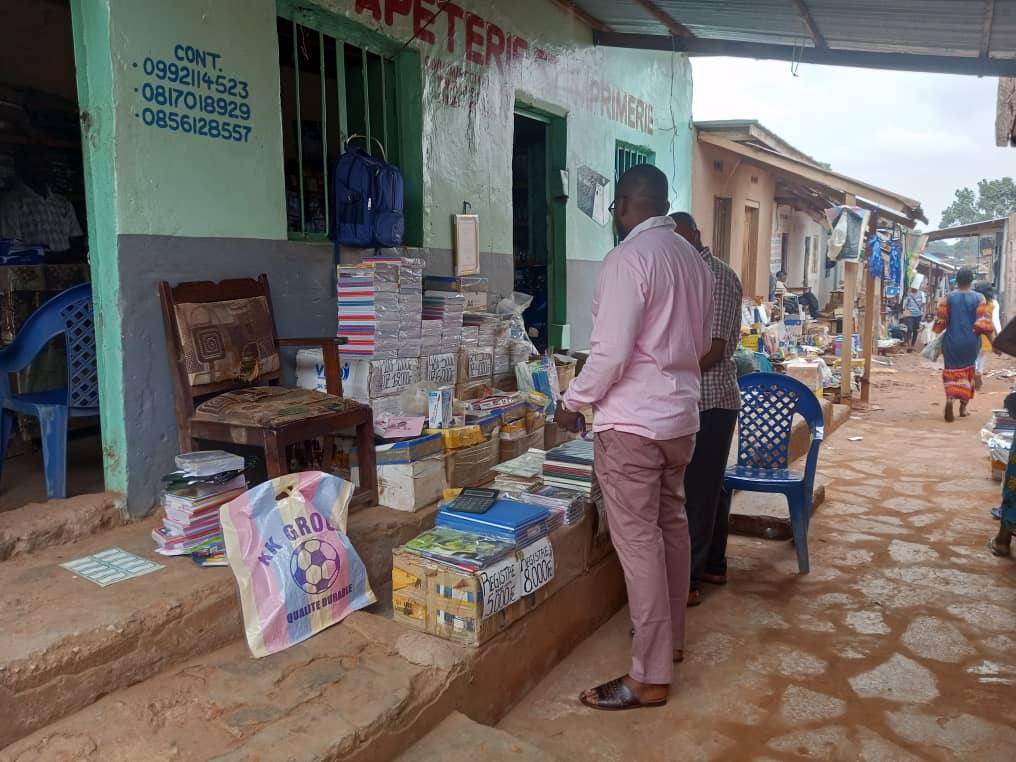 Kasaï oriental : rentrée scolaire, les prix des fournitures scolaires restés inchangés dans les marchés de Mbujimayi (reportage)