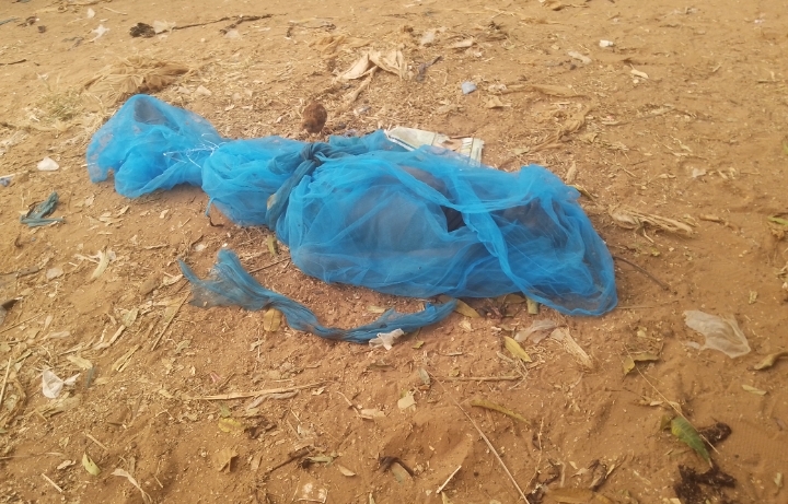 Kasaï oriental : justice populaire, le corps d’un  voleur tué depuis mercredi gît encore au sol à Diulu