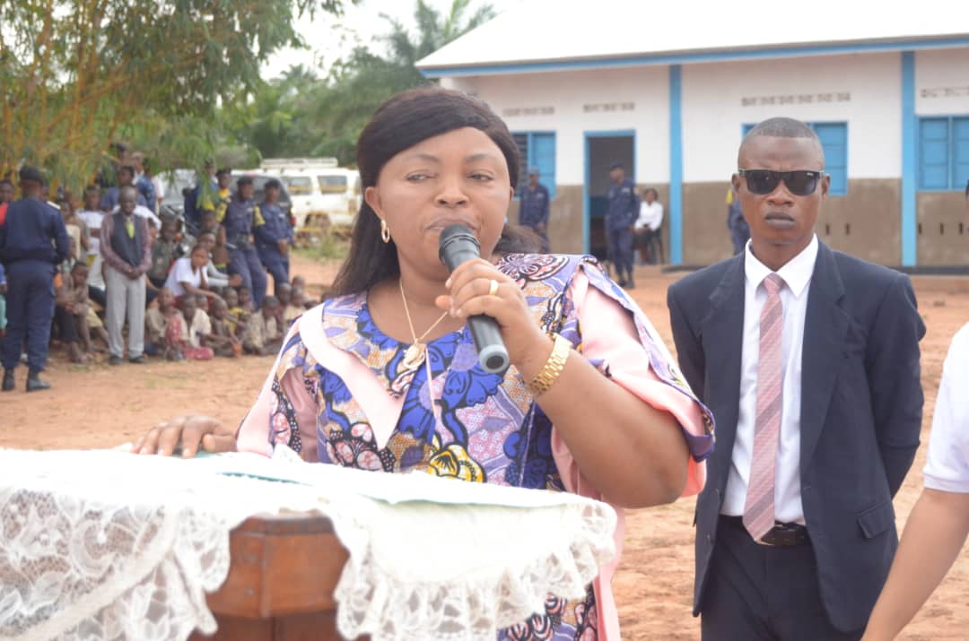 Kasaï oriental : Julie Kalenga inaugure l’école primaire TSHIABANTU dans la commune de Bipemba