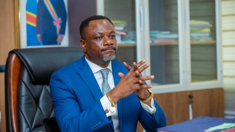 RDC: Tony Mwaba instruit les directeurs provinciaux de restaurer le rite du salut au drapeau