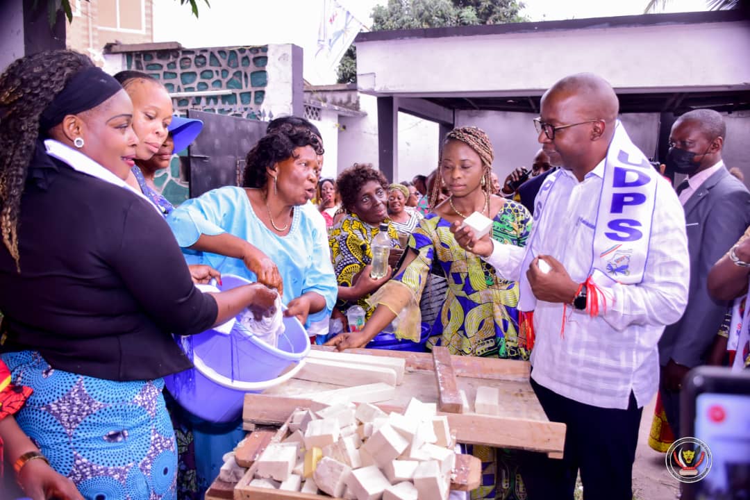 RDC : satisfait des résultats réalisés par les femmes de l&rsquo;UDPS qu&rsquo;il a financées, Eddy Mundela les appelle à soutenir la vision du Président Tshisekedi visant l&rsquo;autonomisation de la femme