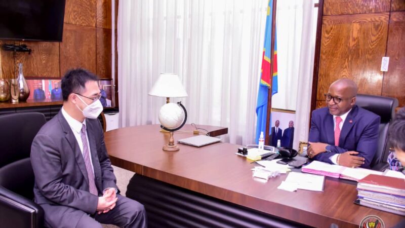 RDC : la coopération entre les Sénats congolais et chinois au centre des échanges entre Eddy Mundela et wang Hailong