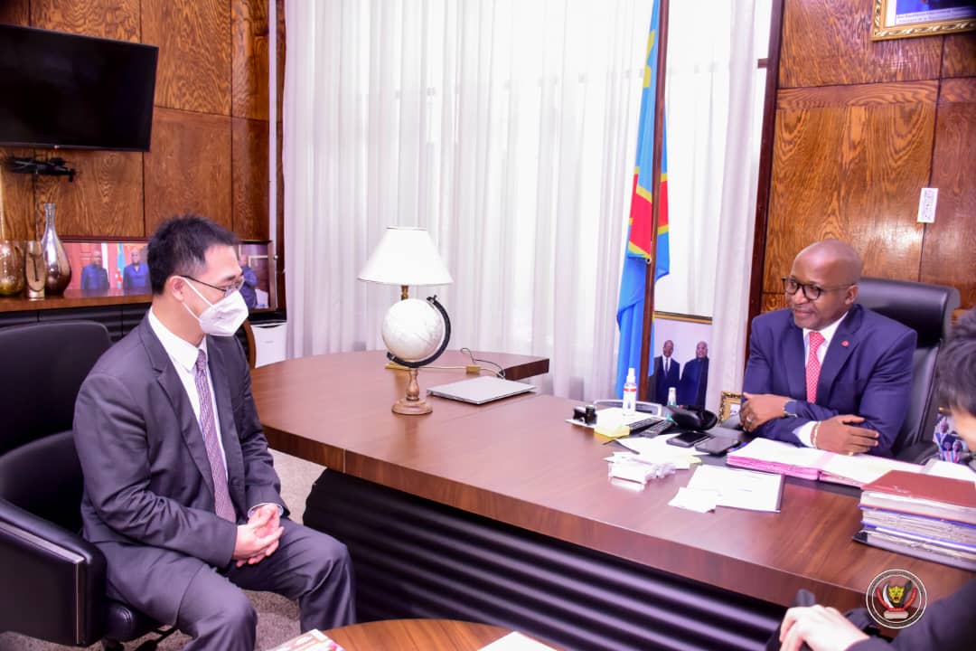 RDC : la coopération entre les Sénats congolais et chinois au centre des échanges entre Eddy Mundela et wang Hailong