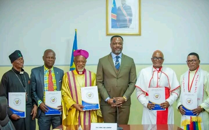 RDC: Tony Mwaba signe avec les confessions religieuses une nouvelle convention de gestion des établissements scolaires publics
