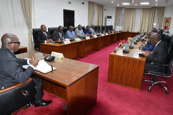 RDC : sur instruction du président Tshisekedi Sama Lukonde évalue la situation dans les zones confrontées aux conflits armés au cours d’une réunion de sécurité