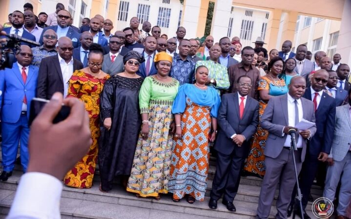 Guerre de l’Est: les Sénateurs de l’Union sacrée condamnent l’agression rwando-ougandaise et appellent à la suspension aux activités de l’OIF