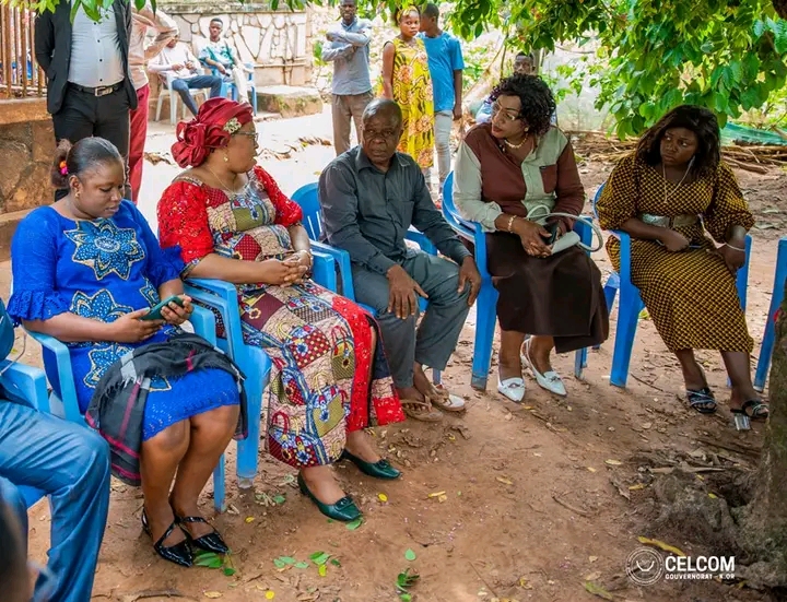 Kasaï oriental : la vice-gouverneure Julie Kalenga console la famille de l’élève Joyce Kayembe