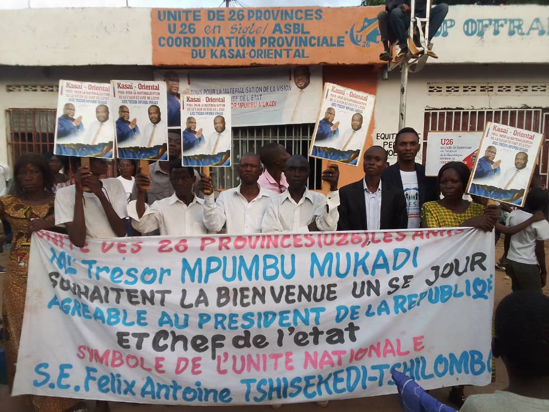 Kasaï oriental : les membres de l&rsquo;Unité des 26 provinces ont réservé un accueil délirant au président Félix Tshisekedi à Mbujimayi
