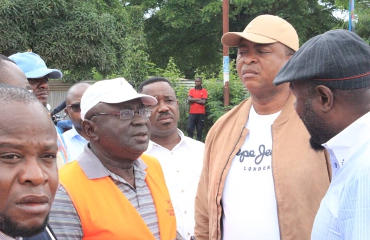 Kasaï oriental : David Mukeba effectue une visite d’inspection des travaux de la voirie urbaine