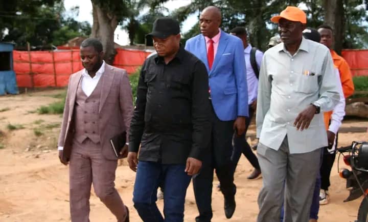 Lomami : le Gouverneur Nathan Ilunga se réjouit de l’évolution des travaux de lutte anti-érosive sur le site UNILO à Kabinda