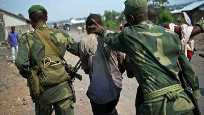 Kasaï : un fou tue un militaire ivre à Tshikapa