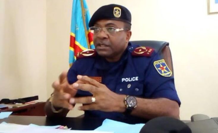 Kasaï oriental : le commissaire provincial de la PNC Roger Nsingi appelle les policiers à maintenir l’ordre dans les centres d’inscription