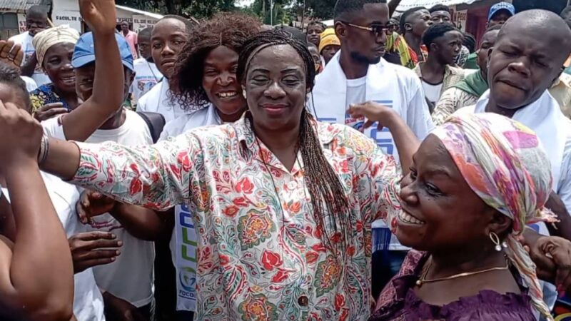 Kwango: la Sénatrice Colette Lukamata accueillie en triomphe dans son Feshi natal