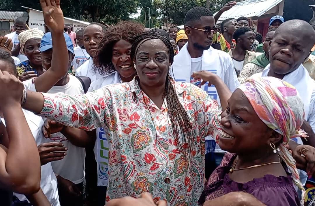 Kwango: la Sénatrice Colette Lukamata accueillie en triomphe dans son Feshi natal