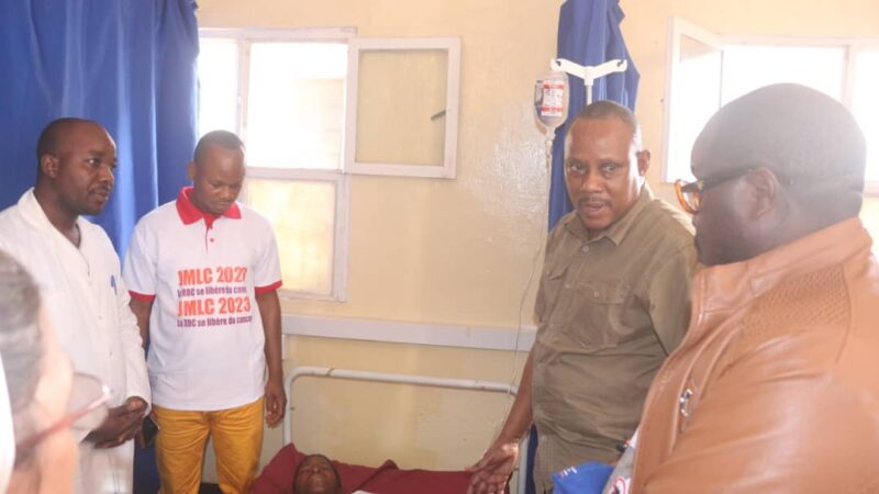 Lomami : le Vice-gouverneur Jean-Claude Lubamba au chevet des élèves touchés par les balles perdues lors de l’arrestation d’un meurtrier