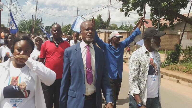 Kasai oriental : Me Robert Ntambwe a obtenu sa carte d’électeur et invite la population à se faire enrôler