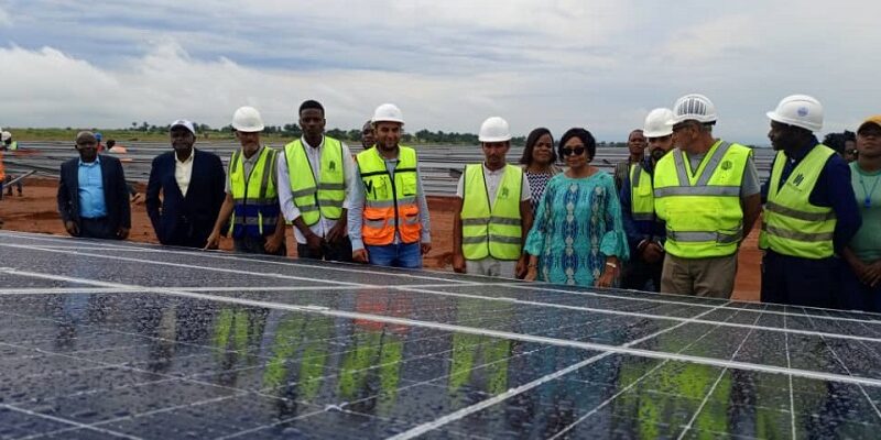 Kasaï oriental : Jeannette Longa  visite la centrale photovoltaïque en érection à Tshipuka